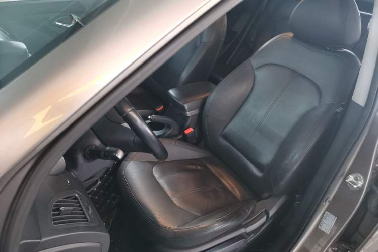 Used Hyundai ix35 2013 2.0L Automatic Two-Wheel Drive Smart GLS China IV Standard