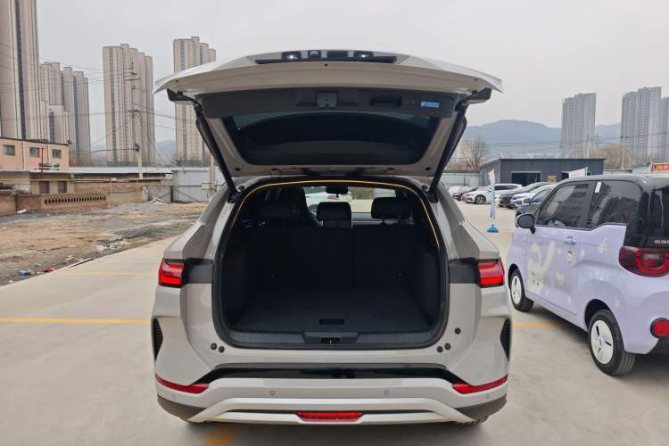 Used BYD Song PLUS New Energy 2023 Champion Edition EV 520KM Prestige Model
