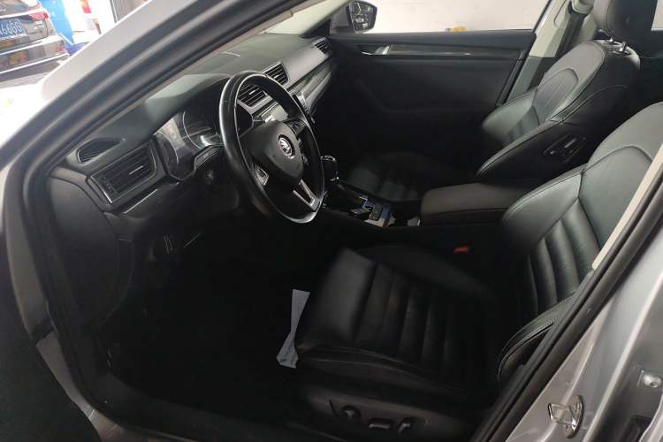 Used Skoda Superb 2016 TSI330 DSG Smart Drive Edition Left Front Seat