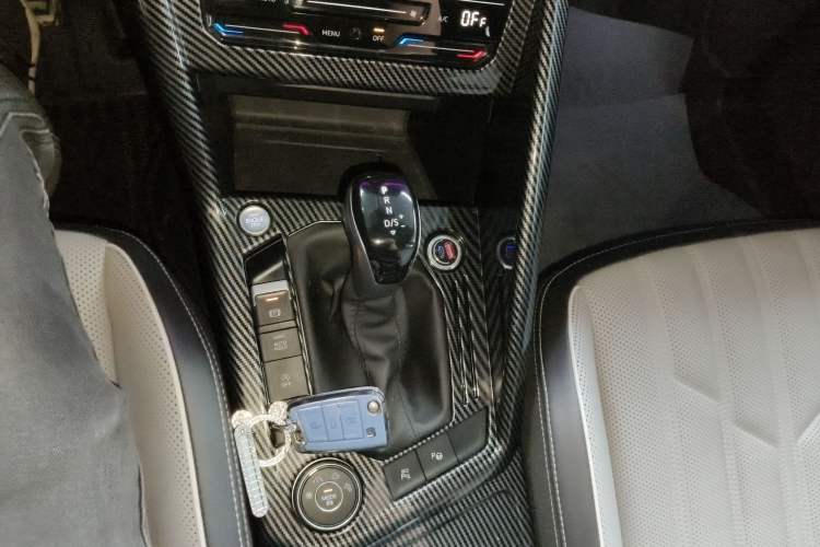 Used Volkswagen Tayron 2024 380TSI All-Wheel Drive R-Line Pro Smart Edition Gear Lever