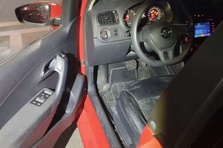 Used Volkswagen Polo 2014 1.6L Automatic Comfort Edition Driver Seat