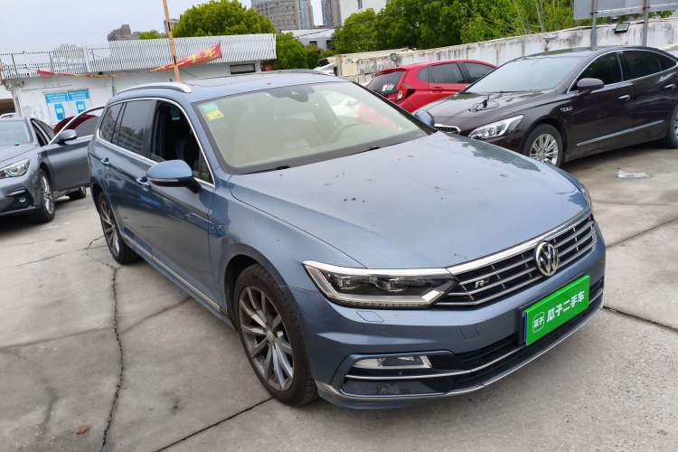 Used Volkswagen Variant 2016 380TSI Two-Wheel Drive R-Line Version Front Right 45 Deg