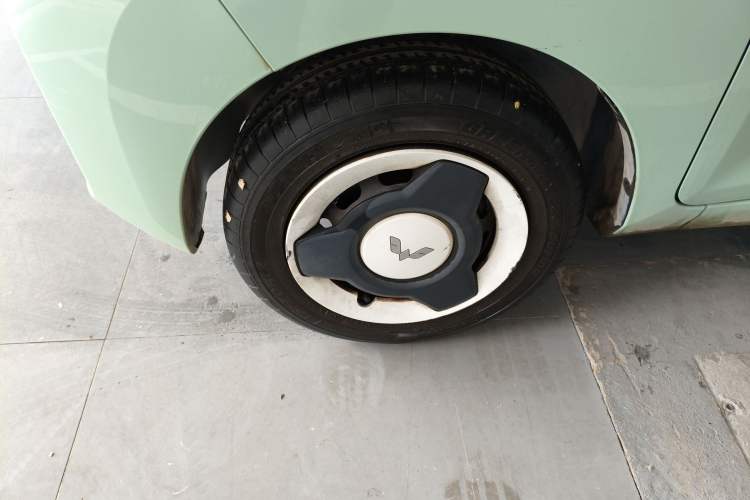 Used Wuling Hongguang MINIEV 2021 Macaron Fashion Model Lithium Iron Phosphate Left Front Wheel Hub