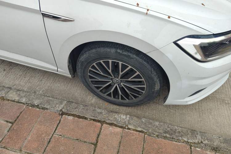 Used Volkswagen Sagitar 2020 280TSI DSG Comfort Version China VI Standard Right Front Wheel Hub