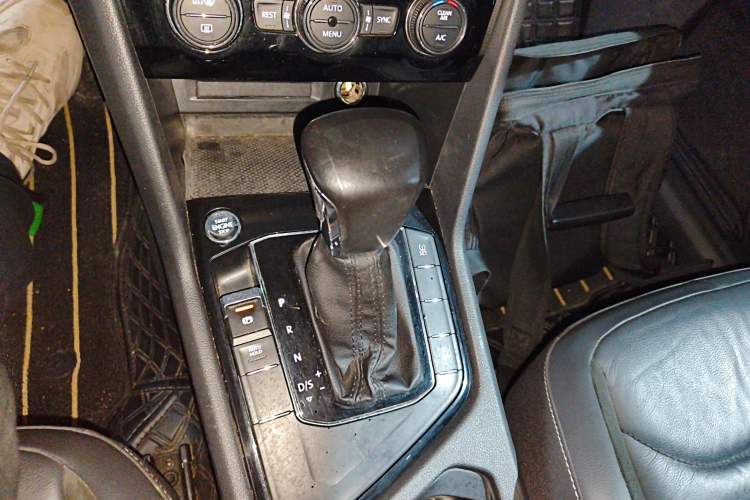 Used Volkswagen Tiguan L 2019 330TSI Automatic Two-Wheel Drive Panoramic Comfort Edition China V Standard
