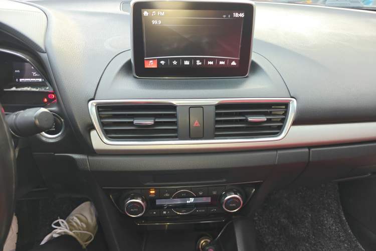 Used Mazda 3 Axela 2016 Sedan 1.5L Automatic Luxury Model