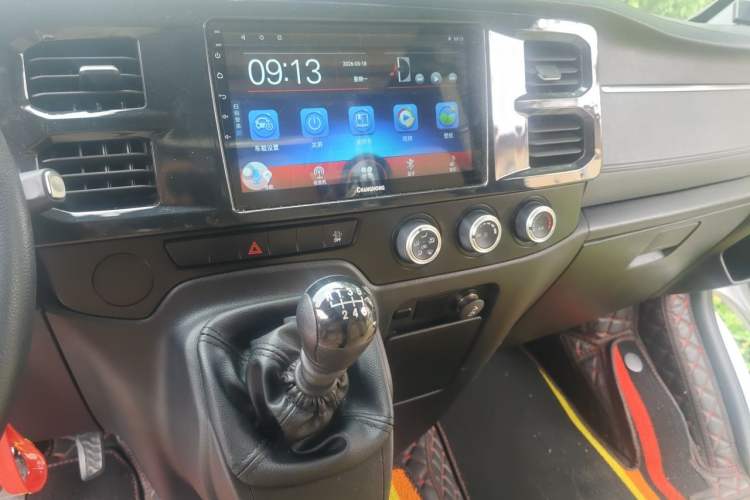 Used JMC Fushun 2025 2.0T 6MT Diesel Extended-Wheelbase High-Roof Commercial Van—2/3 Seats