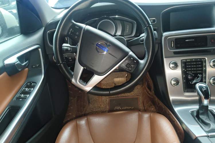 Used Volvo S60 2018 S60L T4 Zhiyuan Edition
