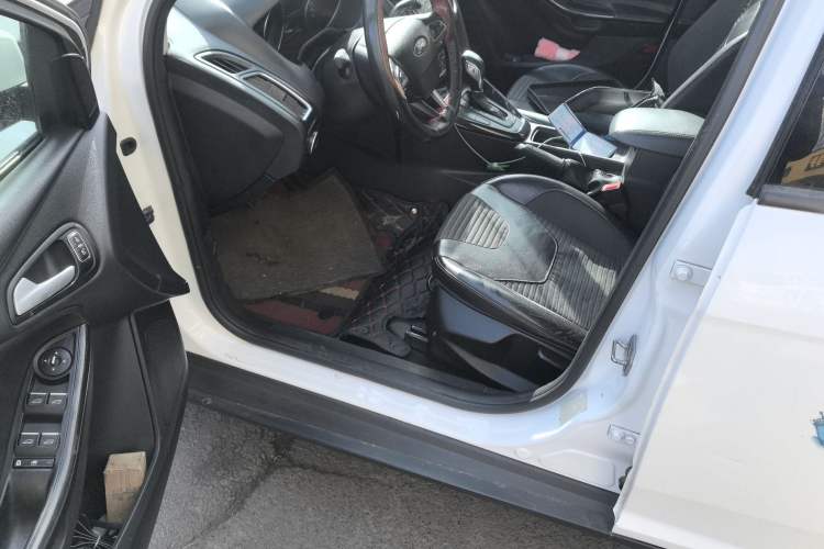 Used Ford Focus 2015 Hatchback EcoBoost 125 Automatic Supreme Style Edition
