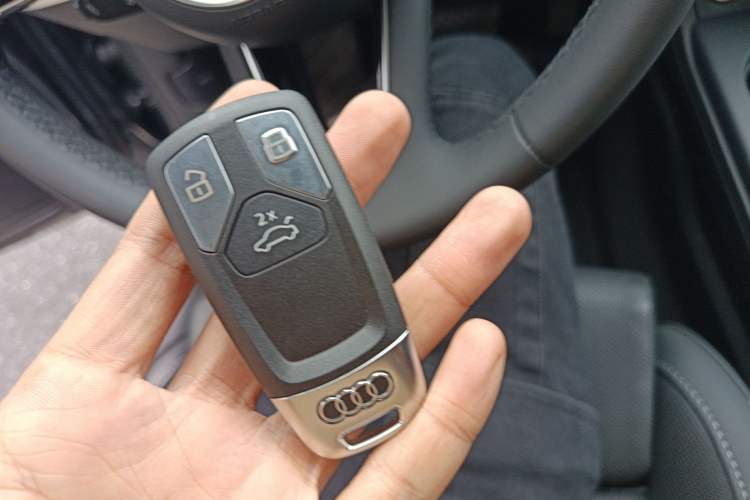 Used Audi A4L 2024 40 TFSI Fashion Dynamic Model Vehicle Key