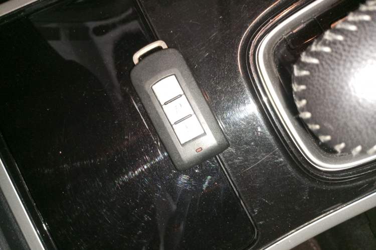 Used Mitsubishi Outlander 2019 2.0L Two-Wheel Drive Comfort Edition 7-Seater China VI Standard