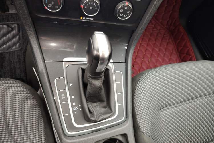 Used Volkswagen Golf 2019 280TSI DSG Comfort Version China V Standard Gear Lever