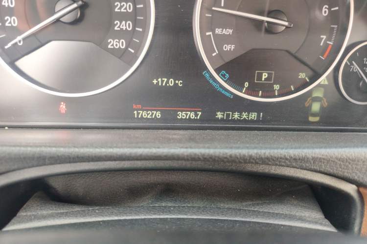 Used BMW 3 Series 2014 320Li Luxury Design Package Odometer Close Up