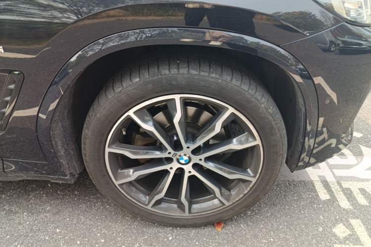 Used BMW X3 2022 Facelift xDrive30i Luxury Edition M Night Edition Package Right Front Wheel Hub