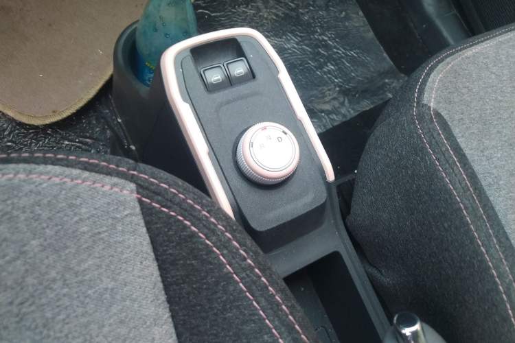 Used Chery QQ Ice Cream 2022 170km Sundae Phosphate Lithium-Ion
