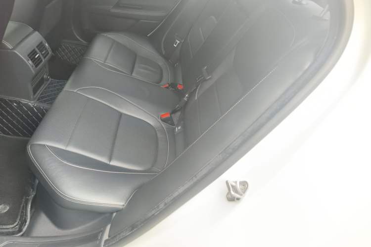 Used Jaguar XE 2015 2.0T 200 PS R-Sport
