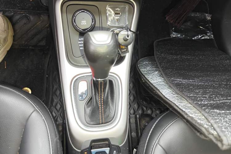 Used Jeep Compass 2017 200T Automatic Family Enjoyment Four-Wheel Drive Edition Gear Lever