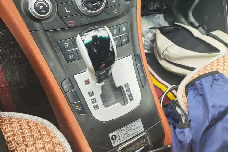 Used Luxgen Great 7 SUV 2013 Limited-Edition Sharp Model 2.2T Two-Wheel-Drive Smart Version Gear Lever