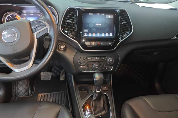 Used Jeep Cherokee 2020 2.0T Two-Wheel Drive Leading Edition