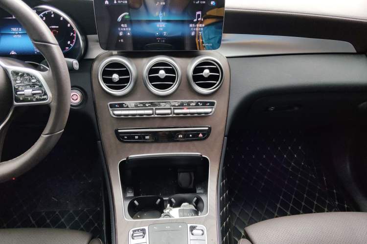 Used Mercedes-Benz GLC 2020 Facelift GLC 300 L 4MATIC Dynamic Edition Audio And AC Panel