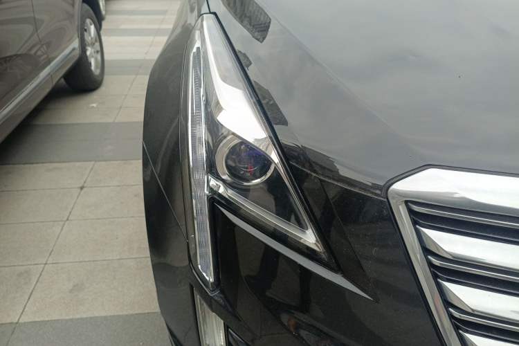 Used Cadillac XT5 2016 25T Luxury Model Right Front Headlight