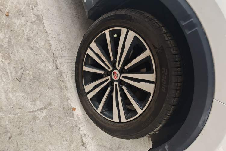 Used Roewe RX5 2020 20T Automatic 4G Connect Superior Flagship Edition Right Front Wheel Hub