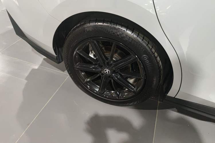 Used CHANGAN UNI-V 2022 1.5T Prestige Version Right Rear Wheel Hub