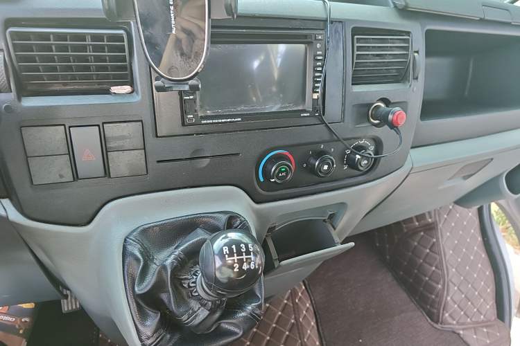 Used Ford Transit Custom 2009 2.4T Diesel Multi-Function Long Wheelbase Mid-Roof Emission Standard III Audio And AC Panel