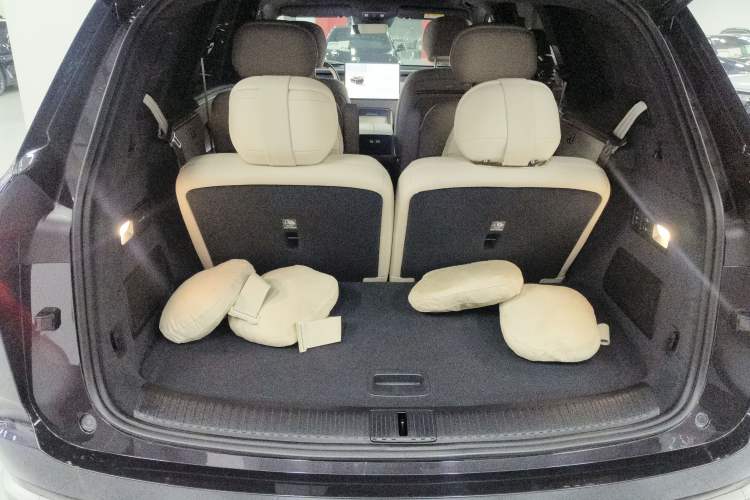 Used ONVO Luxeed L90 2025 Model—Ultra Six-Seater Version Trunk