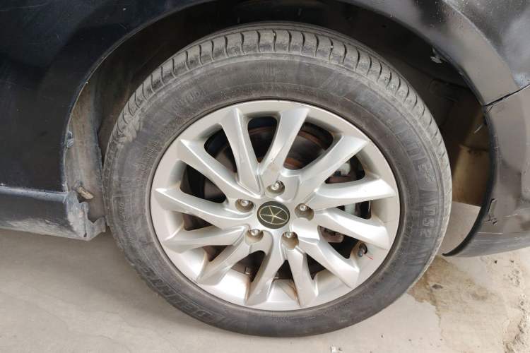 Used JAC Group Refine M2 2013 1.8L Automatic Luxury Smart Model 5 Seats Right Front Wheel Hub