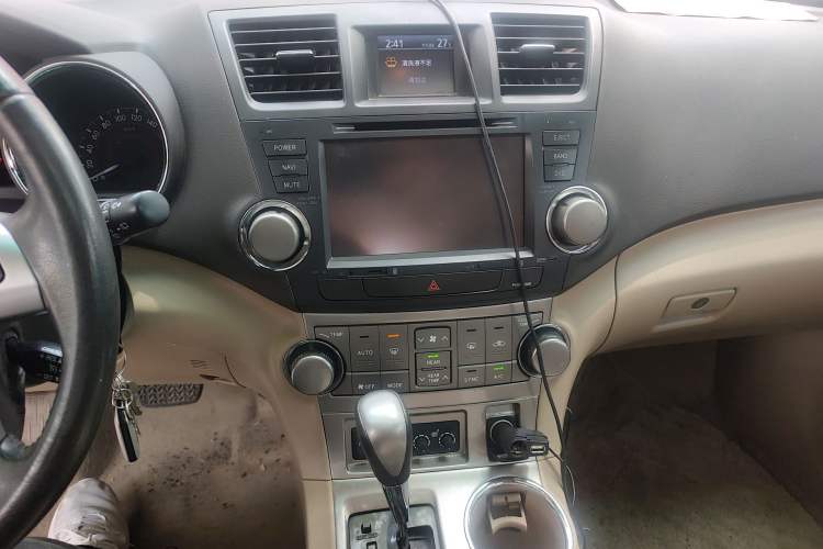 Used Toyota Highlander 2012 2.7L Two-Wheel Drive 7-Seater Luxury Edition