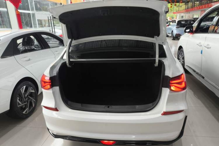 Used Chevrolet Monza 2024 1.5L Dual-Clutch Enjoyment Edition Trunk