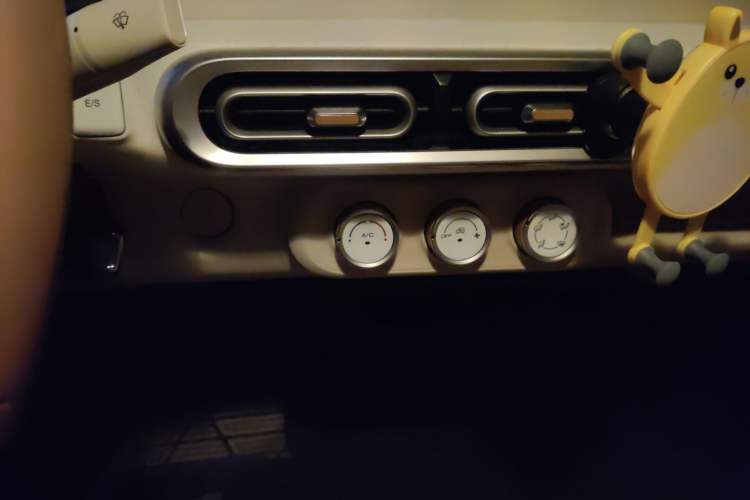 Used Wuling Hongguang MINIEV 2024 3rd Generation 215km Youth Edition Audio And AC Panel