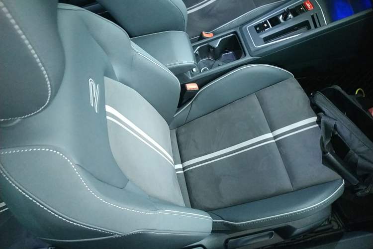 Used Volkswagen Golf 2023 Facelift 280TSI DSG R-Line Lite