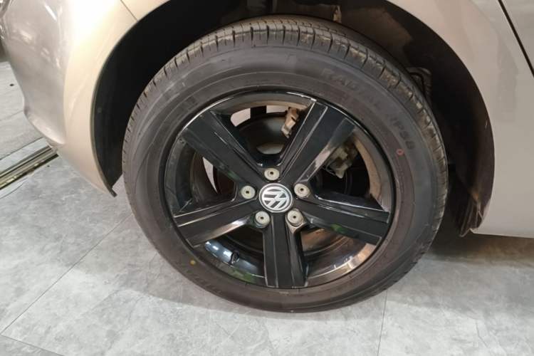 Used Volkswagen Golf 2015 1.4TSI Automatic Luxury Model Right Rear Wheel Hub