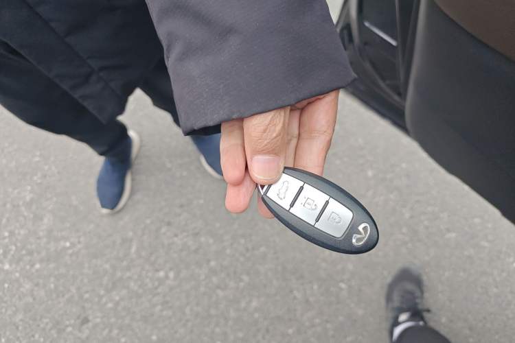 Used Infiniti QX60 2016 2.5 S/C Hybrid Two-Wheel-Drive Excellence Edition China V Standard Vehicle Key