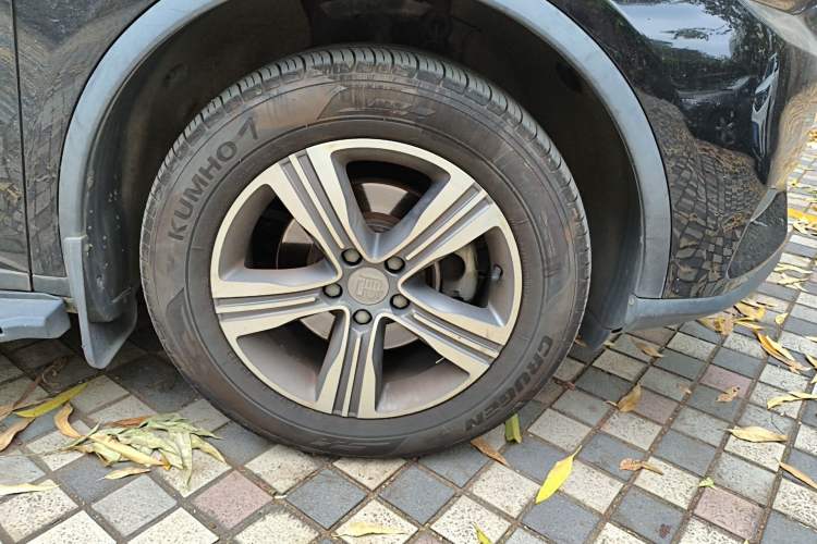 Used BYD Tang 2018 2.0T Automatic SmartConnect Luxury Edition 5 Seats China V Standard
