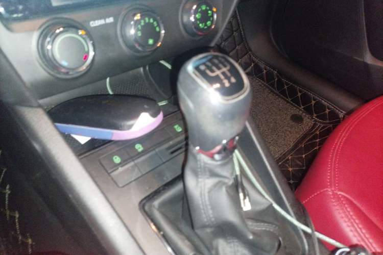 Used Skoda Octavia 2020 1.5L Manual Standard Edition Gear Lever