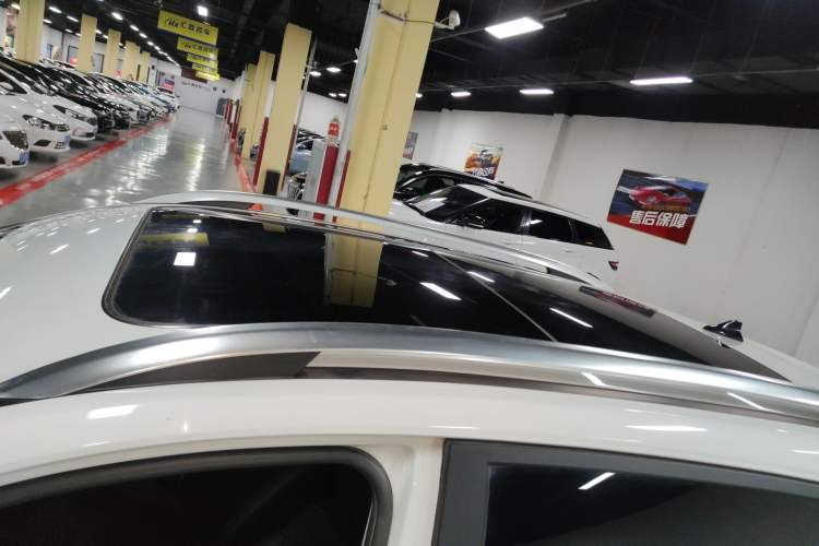 Used Roewe RX3 2020 1.6L Manual 4G Connect Ultra-Fresh Flagship Edition Roof