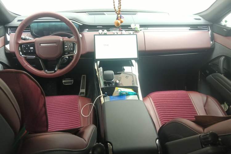 Used Land Rover Range Sport 2024 400PS Dynamic SE Center Console