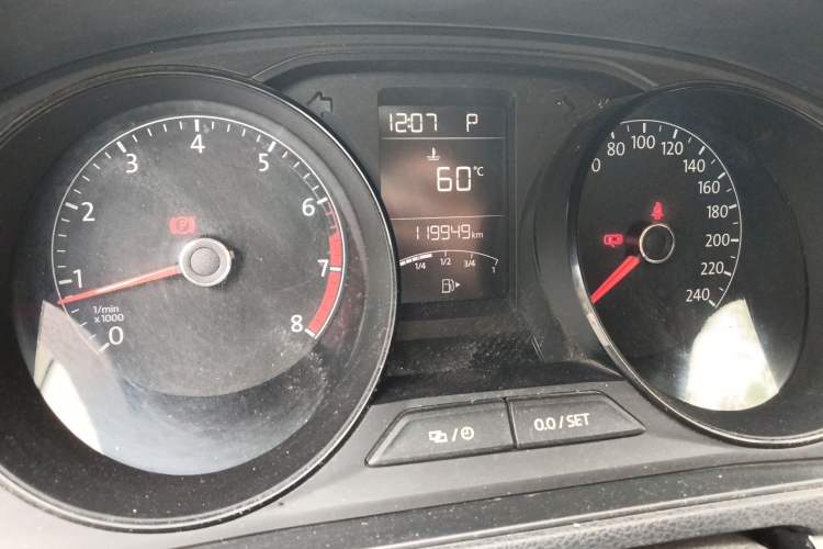 Used Volkswagen Gran Lavida 2015 1.6L Automatic Fashion Edition Odometer Close Up