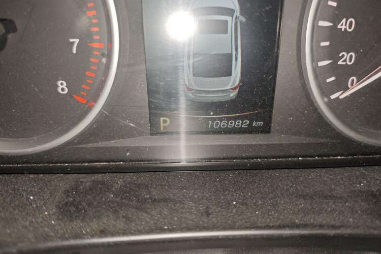 Used Geely Auto Emgrand GT 2015 2.4L Comfort Model Odometer Close Up