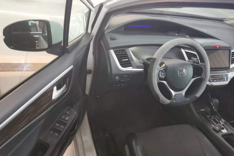 Used Honda Jade 2017 1.8L automatic Comfort version 5 seats Driver Seat