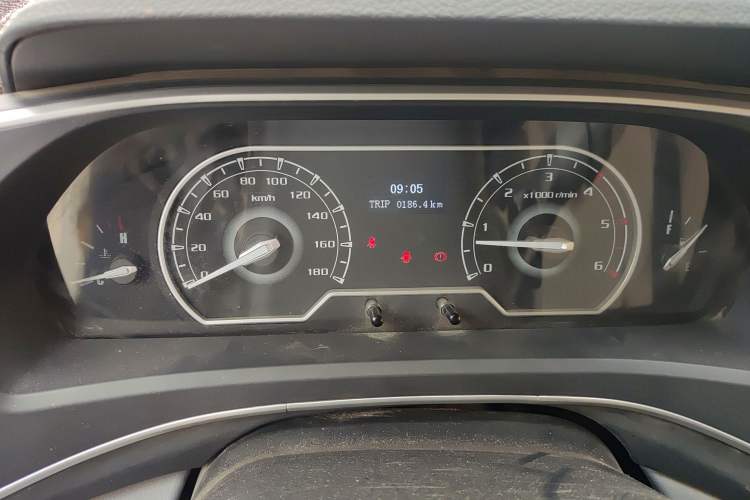 Used SAIC MAXUS Xintu V80 2021 2.0T Manual Classic Aoyuntong 139 PS Mid-axle Mid-roof 6/7/8/9-Seater Instrument Cluster