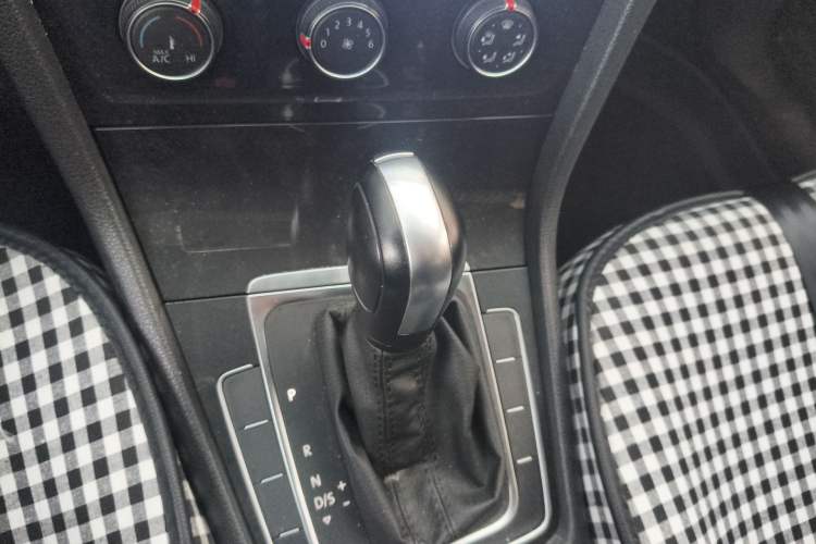 Used Volkswagen Golf 2019 1.6L Automatic Comfort Model China V Standard Gear Lever