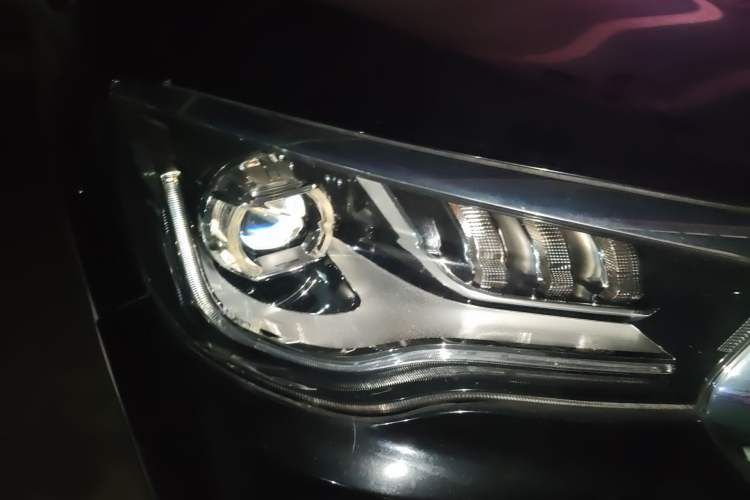 Used JETOUR X90 2019 1.6T DCT Luxury Touring Edition 7 Seats China VI Standard Right Front Headlight