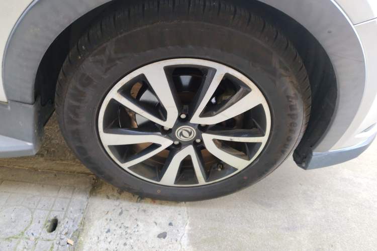 Used Dongfeng Fengon 580 2016 1.5T Manual Luxury Edition Right Front Wheel Hub
