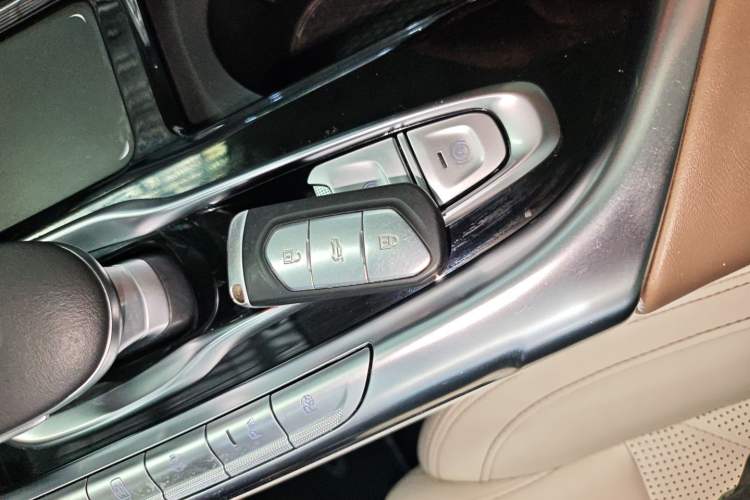 Used VOYAH FREE 2021 Four-Wheel Drive Standard Range-Extended Exclusive Luxury Package Vehicle Key