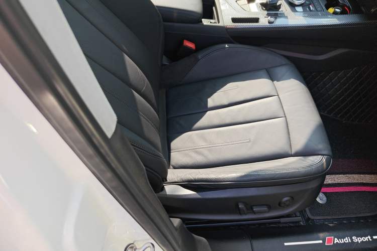 Used Audi A4L 2019 40 TFSI Fashion Version China V