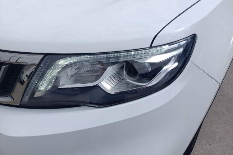 Used Geely Auto Emgrand X7 Sport 2018 1.8TD Automatic Two-Wheel Drive ZhiZun Model with 4G Connectivity Left Front Headlight